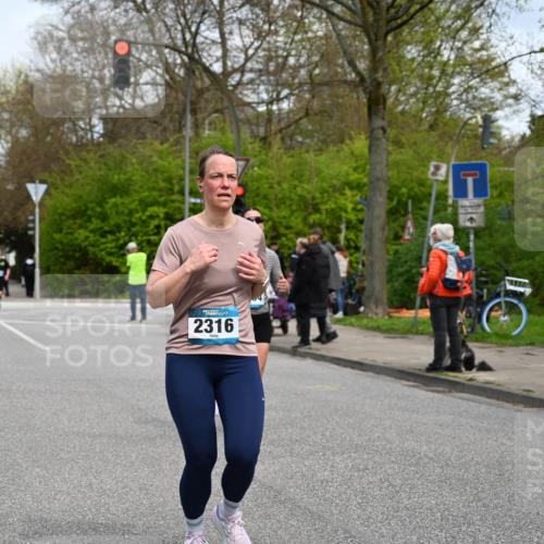 12.04.2026 - 45. Internationalen Wilhelmsburger Insellauf J. Mangold http://msf.ph/oto/9515785 12.04.2026 13:16:29 Ziel 5261, 3220, 4502, 3897, 3245, 4849, 3195, 5275, 5269, 4820, 4926, 3656, 4312, 5404, 3704, 3846, 2316, 5487, 3040, 4752, 3886, 3097, 2942, 3575 meine-sportfotos.de