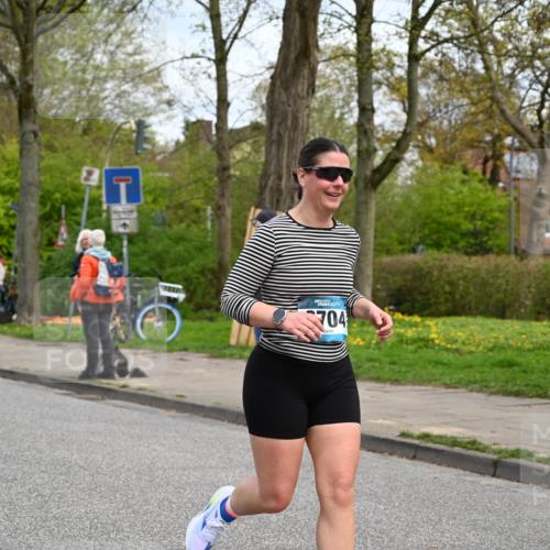 12.04.2026 - 45. Internationalen Wilhelmsburger Insellauf J. Mangold http://msf.ph/oto/9515799 12.04.2026 13:16:31 Ziel 3897, 3245, 4849, 3195, 5275, 5269, 4820, 4926, 3656, 4312, 5404, 3704, 3846, 3846, 2316, 5487, 3040, 3040, 4752, 3886, 3097, 2942, 3575 meine-sportfotos.de