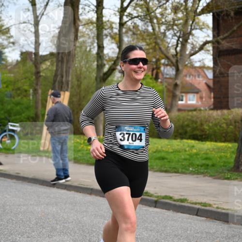 12.04.2026 - 45. Internationalen Wilhelmsburger Insellauf J. Mangold http://msf.ph/oto/9515802 12.04.2026 13:16:31 Ziel 3897, 3245, 4849, 3195, 5275, 5269, 4820, 4926, 3656, 4312, 5404, 3704, 3846, 3846, 2316, 5487, 3040, 3040, 4752, 3886, 3097, 2942, 3575 meine-sportfotos.de
