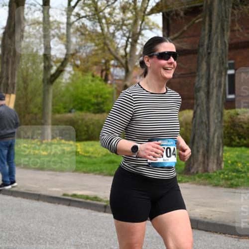 12.04.2026 - 45. Internationalen Wilhelmsburger Insellauf J. Mangold http://msf.ph/oto/9515805 12.04.2026 13:16:32 Ziel 3897, 3245, 4849, 3195, 5275, 5269, 4820, 4926, 3656, 4312, 5404, 3704, 3846, 2316, 5487, 3040, 4752, 3886, 3097, 2942, 3575 meine-sportfotos.de