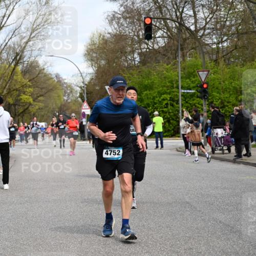12.04.2026 - 45. Internationalen Wilhelmsburger Insellauf J. Mangold http://msf.ph/oto/9515807 12.04.2026 13:16:33 Ziel 3897, 3245, 4849, 3195, 5275, 5269, 4820, 4926, 3656, 4312, 5404, 3704, 3846, 2316, 5487, 3040, 4752, 4752, 3886, 3097, 2942, 3575, 2670, 3061 meine-sportfotos.de