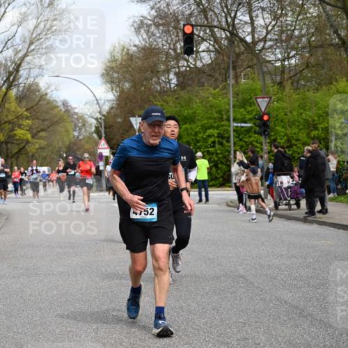 12.04.2026 - 45. Internationalen Wilhelmsburger Insellauf J. Mangold http://msf.ph/oto/9515808 12.04.2026 13:16:33 Ziel 3897, 3245, 4849, 3195, 5275, 5269, 4820, 4926, 3656, 4312, 5404, 3704, 3846, 2316, 5487, 3040, 4752, 4752, 3886, 3097, 2942, 3575, 2670, 3061 meine-sportfotos.de