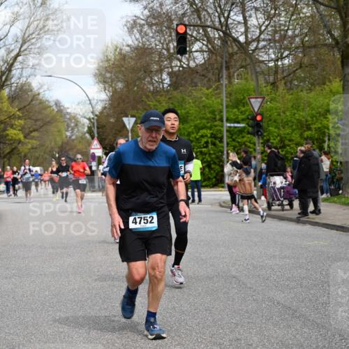 12.04.2026 - 45. Internationalen Wilhelmsburger Insellauf J. Mangold http://msf.ph/oto/9515809 12.04.2026 13:16:33 Ziel 3897, 3245, 4849, 3195, 5275, 5269, 4820, 4926, 3656, 4312, 5404, 3704, 3846, 2316, 5487, 3040, 4752, 4752, 3886, 3097, 2942, 3575, 2670, 3061 meine-sportfotos.de
