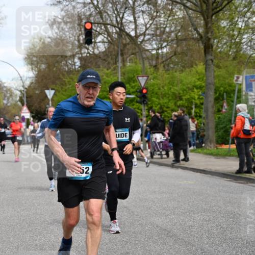 12.04.2026 - 45. Internationalen Wilhelmsburger Insellauf J. Mangold http://msf.ph/oto/9515816 12.04.2026 13:16:34 Ziel 3245, 4849, 3195, 5275, 5269, 4820, 4926, 3656, 4312, 5404, 3704, 3846, 2316, 2316, 5487, 3040, 4752, 3886, 3097, 2942, 3575, 2670, 3061 meine-sportfotos.de