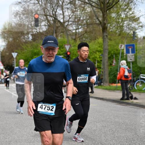 12.04.2026 - 45. Internationalen Wilhelmsburger Insellauf J. Mangold http://msf.ph/oto/9515821 12.04.2026 13:16:34 Ziel 3245, 4849, 3195, 5275, 5269, 4820, 4926, 3656, 4312, 5404, 3704, 3846, 2316, 2316, 5487, 3040, 4752, 3886, 3097, 2942, 3575, 2670, 3061 meine-sportfotos.de
