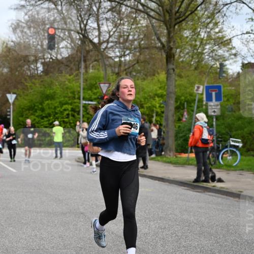 12.04.2026 - 45. Internationalen Wilhelmsburger Insellauf J. Mangold http://msf.ph/oto/9515830 12.04.2026 13:16:36 Ziel 3195, 5275, 5269, 4820, 4926, 3656, 4312, 5404, 3704, 3846, 2316, 5487, 3040, 4752, 3886, 3097, 2942, 3097, 2942, 3575, 2670, 3061, 3281, 4315 meine-sportfotos.de