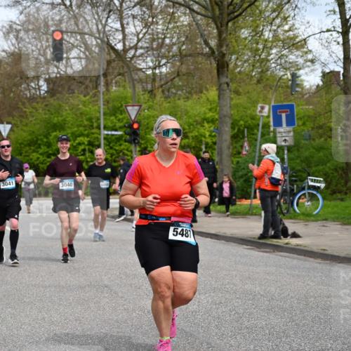 12.04.2026 - 45. Internationalen Wilhelmsburger Insellauf J. Mangold http://msf.ph/oto/9515847 12.04.2026 13:16:41 Ziel 3656, 4312, 5404, 3704, 3846, 2316, 5487, 3040, 4752, 3886, 3097, 2942, 3575, 2670, 3061, 3281, 4315, 4867, 4868, 4130, 4129, 2609, 2610, 2571 meine-sportfotos.de
