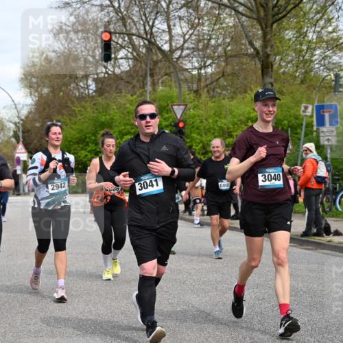 12.04.2026 - 45. Internationalen Wilhelmsburger Insellauf J. Mangold http://msf.ph/oto/9515866 12.04.2026 13:16:43 Ziel 3656, 4312, 5404, 3704, 3846, 2316, 5487, 3040, 3040, 4752, 3886, 3097, 2942, 3575, 2670, 3061, 3281, 4315, 4867, 4868, 4130, 4129, 2609, 2610, 2571, 5001, 5532, 4392 meine-sportfotos.de