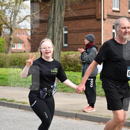 12.04.2026 - 45. Internationalen Wilhelmsburger Insellauf J. Mangold http://msf.ph/oto/9515904 12.04.2026 13:16:48 Ziel 5404, 3704, 3846, 2316, 5487, 3040, 4752, 3886, 3097, 2942, 3097, 2942, 3575, 2670, 3061, 3281, 4315, 4315, 4867, 4868, 4130, 4129, 2609, 2610, 2571, 5001, 5532, 4392, 4642, 4957 meine-sportfotos.de