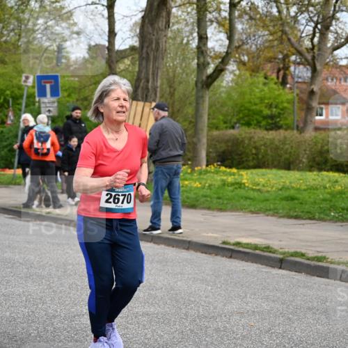 12.04.2026 - 45. Internationalen Wilhelmsburger Insellauf J. Mangold http://msf.ph/oto/9515920 12.04.2026 13:16:51 Ziel 3704, 3846, 2316, 5487, 3040, 4752, 3886, 3097, 2942, 3575, 2670, 3061, 3281, 4315, 4867, 4868, 4130, 4130, 4129, 2609, 2610, 2571, 5001, 5532, 4392, 4642, 4957, 3900, 5759 meine-sportfotos.de