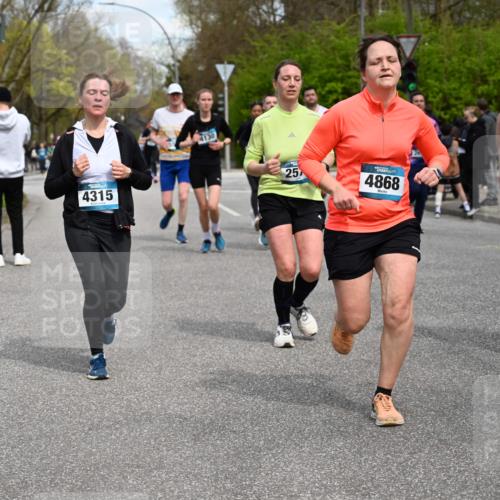 12.04.2026 - 45. Internationalen Wilhelmsburger Insellauf J. Mangold http://msf.ph/oto/9515950 12.04.2026 13:17:01 Ziel 5487, 3040, 4752, 3886, 3097, 2942, 3575, 2670, 3061, 3281, 4315, 4867, 4867, 4868, 4130, 4129, 2609, 2610, 2571, 5001, 5532, 4392, 4642, 4957, 3900, 3900, 5759, 2030, 3199, 3453, 3455, 4194, 5717, 4804 meine-sportfotos.de