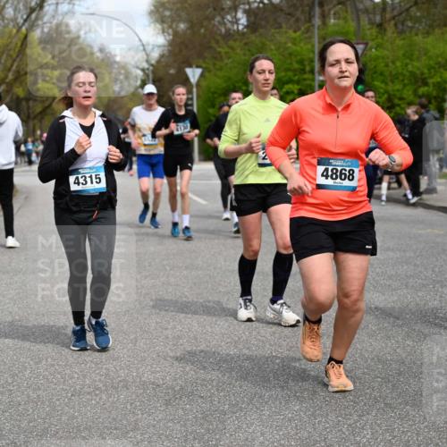 12.04.2026 - 45. Internationalen Wilhelmsburger Insellauf J. Mangold http://msf.ph/oto/9515951 12.04.2026 13:17:01 Ziel 5487, 3040, 4752, 3886, 3097, 2942, 3575, 2670, 3061, 3281, 4315, 4867, 4867, 4868, 4130, 4129, 2609, 2610, 2571, 5001, 5532, 4392, 4642, 4957, 3900, 3900, 5759, 2030, 3199, 3453, 3455, 4194, 5717, 4804 meine-sportfotos.de