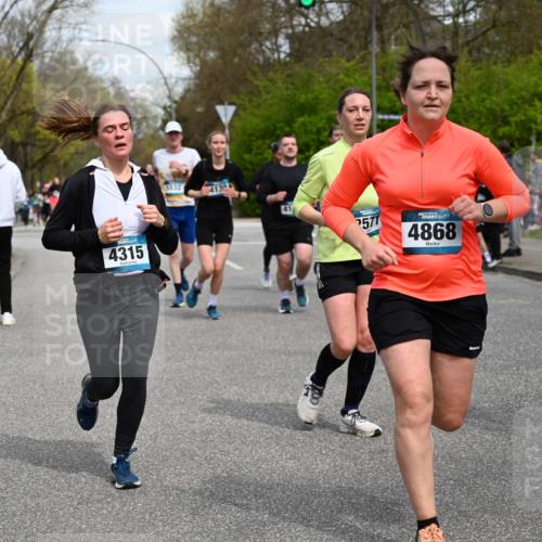 12.04.2026 - 45. Internationalen Wilhelmsburger Insellauf J. Mangold http://msf.ph/oto/9515954 12.04.2026 13:17:01 Ziel 5487, 3040, 4752, 3886, 3097, 2942, 3575, 2670, 3061, 3281, 4315, 4867, 4867, 4868, 4130, 4129, 2609, 2610, 2571, 5001, 5532, 4392, 4642, 4957, 3900, 3900, 5759, 2030, 3199, 3453, 3455, 4194, 5717, 4804 meine-sportfotos.de