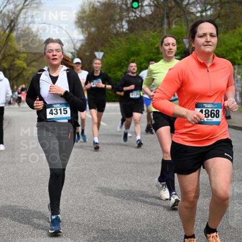 12.04.2026 - 45. Internationalen Wilhelmsburger Insellauf J. Mangold http://msf.ph/oto/9515956 12.04.2026 13:17:01 Ziel 5487, 3040, 4752, 3886, 3097, 2942, 3575, 2670, 3061, 3281, 4315, 4867, 4867, 4868, 4130, 4129, 2609, 2610, 2571, 5001, 5532, 4392, 4642, 4957, 3900, 3900, 5759, 2030, 3199, 3453, 3455, 4194, 5717, 4804 meine-sportfotos.de