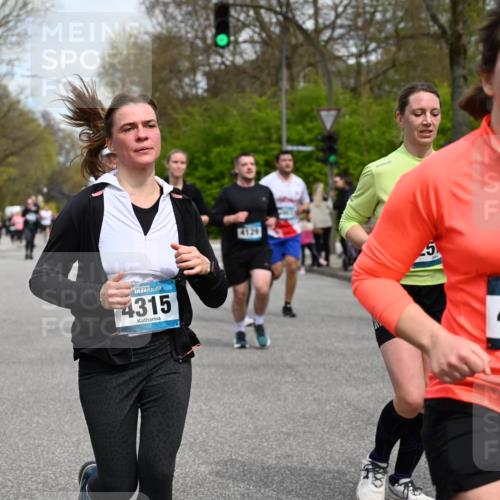 12.04.2026 - 45. Internationalen Wilhelmsburger Insellauf J. Mangold http://msf.ph/oto/9515963 12.04.2026 13:17:02 Ziel 5487, 3040, 4752, 3886, 3097, 2942, 3575, 2670, 3061, 3281, 4315, 4867, 4868, 4868, 4130, 4129, 2609, 2610, 2571, 5001, 5532, 4392, 4642, 4957, 3900, 5759, 2030, 3199, 3453, 3455, 4194, 5717, 4804, 3604 meine-sportfotos.de