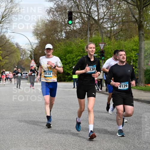 12.04.2026 - 45. Internationalen Wilhelmsburger Insellauf J. Mangold http://msf.ph/oto/9515969 12.04.2026 13:17:03 Ziel 5487, 3040, 4752, 3886, 3097, 2942, 3575, 2670, 3061, 3281, 4315, 4867, 4868, 4130, 4130, 4129, 2609, 2610, 2571, 5001, 5532, 4392, 4642, 4957, 3900, 5759, 5759, 2030, 3199, 3453, 3455, 4194, 5717, 4804, 3604 meine-sportfotos.de