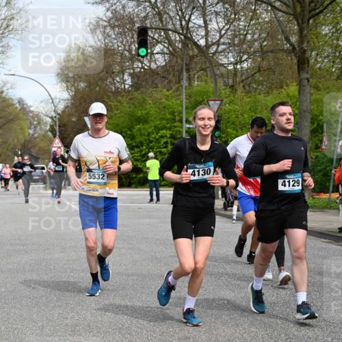 12.04.2026 - 45. Internationalen Wilhelmsburger Insellauf J. Mangold http://msf.ph/oto/9515971 12.04.2026 13:17:03 Ziel 5487, 3040, 4752, 3886, 3097, 2942, 3575, 2670, 3061, 3281, 4315, 4867, 4868, 4130, 4130, 4129, 2609, 2610, 2571, 5001, 5532, 4392, 4642, 4957, 3900, 5759, 5759, 2030, 3199, 3453, 3455, 4194, 5717, 4804, 3604 meine-sportfotos.de