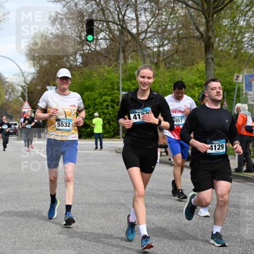 12.04.2026 - 45. Internationalen Wilhelmsburger Insellauf J. Mangold http://msf.ph/oto/9515973 12.04.2026 13:17:04 Ziel 5487, 3040, 4752, 3886, 3097, 2942, 3575, 2670, 3061, 3281, 4315, 4867, 4868, 4130, 4129, 2609, 2610, 4129, 2609, 2610, 2571, 5001, 5532, 4392, 4642, 4957, 3900, 5759, 2030, 3199, 3453, 3455, 4194, 5717, 4804, 3604, 2125 meine-sportfotos.de
