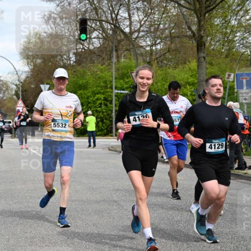 12.04.2026 - 45. Internationalen Wilhelmsburger Insellauf J. Mangold http://msf.ph/oto/9515974 12.04.2026 13:17:04 Ziel 5487, 3040, 4752, 3886, 3097, 2942, 3575, 2670, 3061, 3281, 4315, 4867, 4868, 4130, 4129, 2609, 2610, 4129, 2609, 2610, 2571, 5001, 5532, 4392, 4642, 4957, 3900, 5759, 2030, 3199, 3453, 3455, 4194, 5717, 4804, 3604, 2125 meine-sportfotos.de