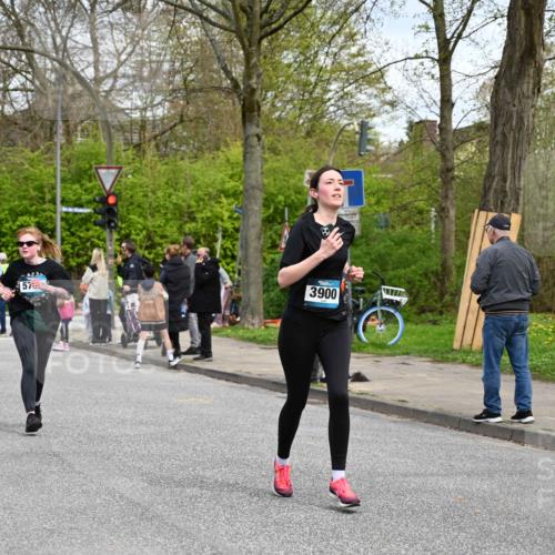 12.04.2026 - 45. Internationalen Wilhelmsburger Insellauf J. Mangold http://msf.ph/oto/9515997 12.04.2026 13:17:11 Ziel 3886, 3097, 2942, 3575, 2670, 3061, 3281, 4315, 4867, 4868, 4130, 4129, 2609, 2610, 2571, 5001, 5532, 4392, 4642, 4957, 3900, 5759, 2030, 3199, 3453, 3455, 4194, 4194, 5717, 4804, 3604, 2125, 2520, 5204, 3272, 4690, 3252, 4697 meine-sportfotos.de