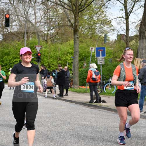 12.04.2026 - 45. Internationalen Wilhelmsburger Insellauf J. Mangold http://msf.ph/oto/9516065 12.04.2026 13:17:20 Ziel 2670, 3061, 3281, 4315, 4867, 4868, 4130, 4129, 2609, 2610, 2571, 5001, 5532, 4392, 4642, 4957, 3900, 5759, 2030, 3199, 3453, 3455, 4194, 5717, 4804, 3604, 2125, 2520, 2520, 5204, 3272, 4690, 3252, 4697, 2903, 4104, 5465, 4998, 5332 meine-sportfotos.de