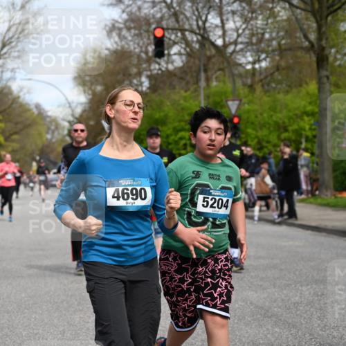 12.04.2026 - 45. Internationalen Wilhelmsburger Insellauf J. Mangold http://msf.ph/oto/9516106 12.04.2026 13:17:26 Ziel 4867, 4868, 4130, 4129, 2609, 2610, 2571, 5001, 5532, 4392, 4642, 4957, 3900, 5759, 2030, 3199, 3453, 3455, 4194, 5717, 4804, 3604, 3604, 2125, 2520, 5204, 3272, 4690, 3252, 4697, 2903, 4104, 5465, 4998, 5332, 4203, 4202, 5836, 2759, 4487 meine-sportfotos.de