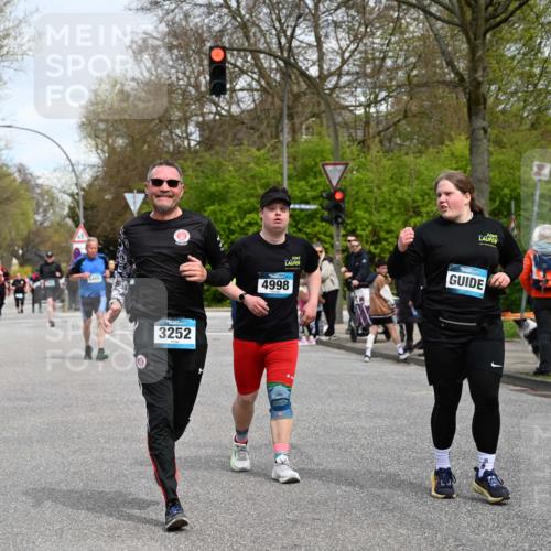 12.04.2026 - 45. Internationalen Wilhelmsburger Insellauf J. Mangold http://msf.ph/oto/9516112 12.04.2026 13:17:28 Ziel 4130, 4129, 2609, 2610, 2571, 5001, 5532, 4392, 4642, 4957, 3900, 5759, 2030, 3199, 3453, 3455, 4194, 5717, 4804, 3604, 2125, 2125, 2520, 5204, 3272, 4690, 3252, 4697, 2903, 4104, 5465, 4998, 5465, 4998, 5332, 4203, 4202, 5836, 2759, 4487, 2833 meine-sportfotos.de