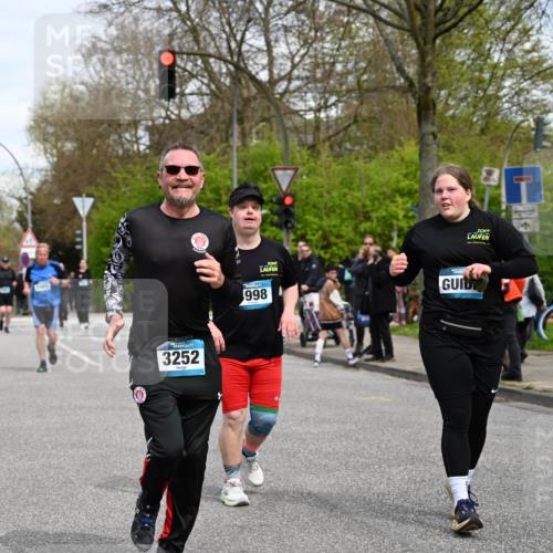 12.04.2026 - 45. Internationalen Wilhelmsburger Insellauf J. Mangold http://msf.ph/oto/9516118 12.04.2026 13:17:28 Ziel 4130, 4129, 2609, 2610, 2571, 5001, 5532, 4392, 4642, 4957, 3900, 5759, 2030, 3199, 3453, 3455, 4194, 5717, 4804, 3604, 2125, 2125, 2520, 5204, 3272, 4690, 3252, 4697, 2903, 4104, 5465, 4998, 5465, 4998, 5332, 4203, 4202, 5836, 2759, 4487, 2833 meine-sportfotos.de