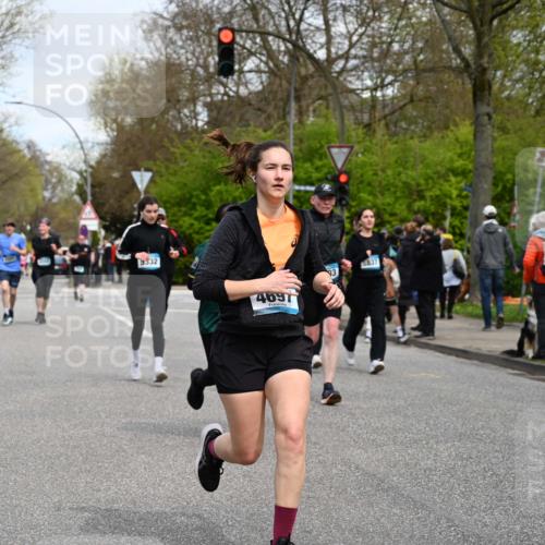 12.04.2026 - 45. Internationalen Wilhelmsburger Insellauf J. Mangold http://msf.ph/oto/9516166 12.04.2026 13:17:37 Ziel 4957, 3900, 5759, 2030, 3199, 3453, 3455, 4194, 5717, 4804, 3604, 2125, 2520, 5204, 3272, 4690, 3252, 4697, 2903, 2903, 4104, 5465, 4998, 5332, 4203, 4202, 5836, 2759, 4487, 2833, 3879, 3630, 5714, 4213, 2516, 2517 meine-sportfotos.de