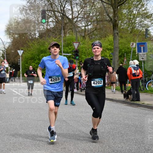 12.04.2026 - 45. Internationalen Wilhelmsburger Insellauf J. Mangold http://msf.ph/oto/9516208 12.04.2026 13:17:43 Ziel 2030, 3199, 3453, 3455, 4194, 5717, 4804, 3604, 2125, 2520, 5204, 3272, 4690, 3252, 4697, 2903, 4104, 5465, 4998, 5332, 4203, 4202, 5836, 2759, 4487, 2833, 3879, 3630, 5714, 4213, 2516, 2517, 4031, 3694, 2018, 2961 meine-sportfotos.de