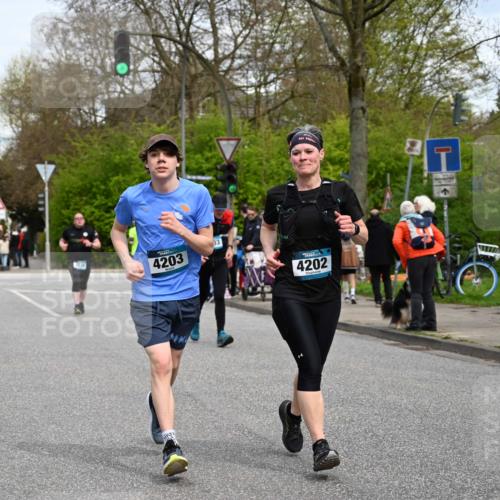 12.04.2026 - 45. Internationalen Wilhelmsburger Insellauf J. Mangold http://msf.ph/oto/9516209 12.04.2026 13:17:43 Ziel 2030, 3199, 3453, 3455, 4194, 5717, 4804, 3604, 2125, 2520, 5204, 3272, 4690, 3252, 4697, 2903, 4104, 5465, 4998, 5332, 4203, 4202, 5836, 2759, 4487, 2833, 3879, 3630, 5714, 4213, 2516, 2517, 4031, 3694, 2018, 2961 meine-sportfotos.de