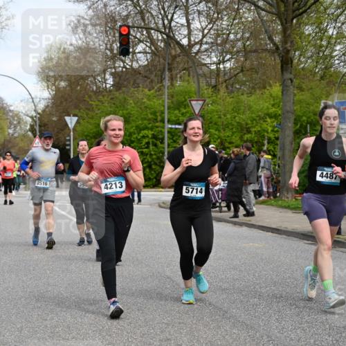 12.04.2026 - 45. Internationalen Wilhelmsburger Insellauf J. Mangold http://msf.ph/oto/9516271 12.04.2026 13:17:55 Ziel 2520, 5204, 3272, 4690, 3252, 4697, 2903, 4104, 5465, 4998, 5332, 4203, 4202, 5836, 2759, 4487, 2833, 3879, 3630, 5714, 4213, 2516, 2517, 4031, 3694, 2018, 2961, 2961, 3248, 2570, 2573, 3277, 3828, 4948, 5488, 5663, 4727, 5541, 4153 meine-sportfotos.de