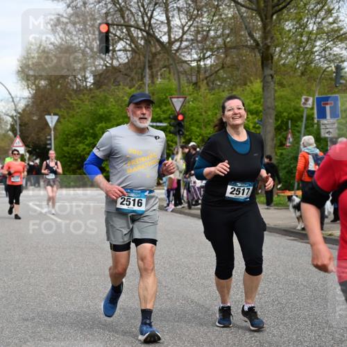 12.04.2026 - 45. Internationalen Wilhelmsburger Insellauf J. Mangold http://msf.ph/oto/9516294 12.04.2026 13:17:58 Ziel 5204, 3272, 4690, 3252, 4697, 2903, 4104, 5465, 4998, 5332, 4203, 4202, 5836, 2759, 4487, 2833, 3879, 3630, 5714, 4213, 2516, 2517, 4031, 3694, 2018, 2961, 3248, 2570, 2573, 3277, 3828, 4948, 5488, 5663, 4727, 5541, 4153, 3528, 3527, 4400, 4403, 4556 meine-sportfotos.de