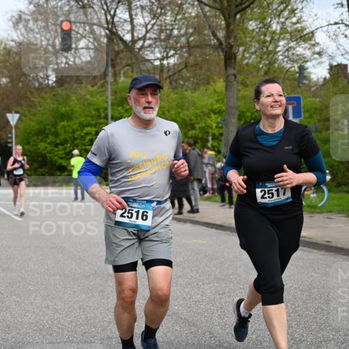 12.04.2026 - 45. Internationalen Wilhelmsburger Insellauf J. Mangold http://msf.ph/oto/9516300 12.04.2026 13:17:58 Ziel 5204, 3272, 4690, 3252, 4697, 2903, 4104, 5465, 4998, 5332, 4203, 4202, 5836, 2759, 4487, 2833, 3879, 3630, 5714, 4213, 2516, 2517, 4031, 3694, 2018, 2961, 3248, 2570, 2573, 3277, 3828, 4948, 5488, 5663, 4727, 5541, 4153, 3528, 3527, 4400, 4403, 4556 meine-sportfotos.de