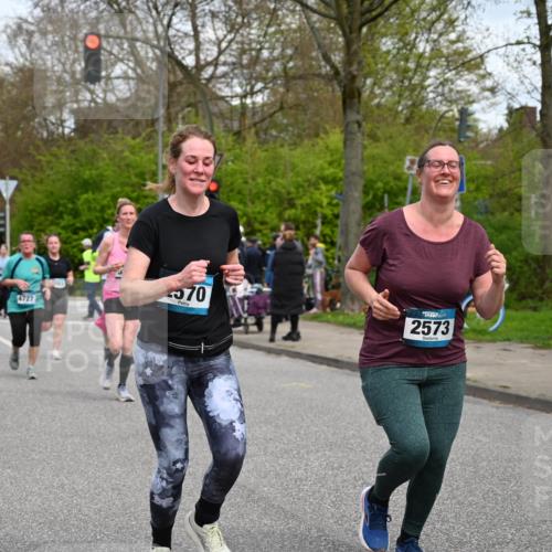12.04.2026 - 45. Internationalen Wilhelmsburger Insellauf J. Mangold http://msf.ph/oto/9516359 12.04.2026 13:18:09 Ziel 4203, 4202, 5836, 2759, 4487, 2833, 3879, 3630, 5714, 4213, 2516, 2517, 4031, 3694, 2018, 2961, 3248, 2570, 2573, 2570, 2573, 3277, 3828, 4948, 5488, 5663, 4727, 5541, 4153, 3528, 3527, 4400, 4403, 4556, 4556, 4626, 2019, 3940, 3482 meine-sportfotos.de