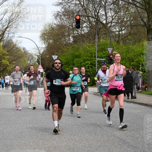 12.04.2026 - 45. Internationalen Wilhelmsburger Insellauf J. Mangold http://msf.ph/oto/9516368 12.04.2026 13:18:10 Ziel 4203, 4202, 5836, 2759, 4487, 2833, 3879, 3630, 5714, 4213, 2516, 2517, 4031, 3694, 2018, 2961, 3248, 2570, 2573, 3277, 3828, 4948, 5488, 5663, 4727, 5541, 4153, 3528, 3527, 4400, 4403, 4556, 4626, 2019, 3940, 3482, 3524 meine-sportfotos.de