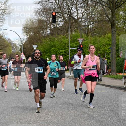 12.04.2026 - 45. Internationalen Wilhelmsburger Insellauf J. Mangold http://msf.ph/oto/9516370 12.04.2026 13:18:10 Ziel 4203, 4202, 5836, 2759, 4487, 2833, 3879, 3630, 5714, 4213, 2516, 2517, 4031, 3694, 2018, 2961, 3248, 2570, 2573, 3277, 3828, 4948, 5488, 5663, 4727, 5541, 4153, 3528, 3527, 4400, 4403, 4556, 4626, 2019, 3940, 3482, 3524 meine-sportfotos.de
