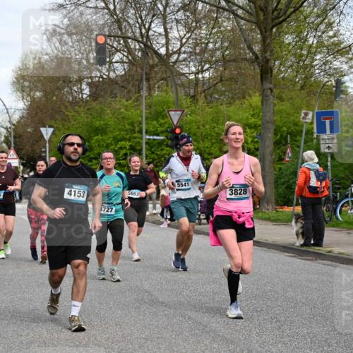 12.04.2026 - 45. Internationalen Wilhelmsburger Insellauf J. Mangold http://msf.ph/oto/9516374 12.04.2026 13:18:11 Ziel 4202, 5836, 2759, 4487, 2833, 3879, 3630, 5714, 4213, 2516, 2517, 4031, 3694, 2018, 2961, 3248, 2570, 2573, 3277, 3828, 4948, 5488, 5663, 4727, 5541, 4153, 3528, 3527, 4400, 4403, 4556, 4626, 2019, 3940, 3482, 3524, 2572 meine-sportfotos.de