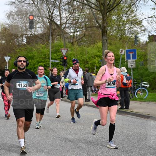 12.04.2026 - 45. Internationalen Wilhelmsburger Insellauf J. Mangold http://msf.ph/oto/9516378 12.04.2026 13:18:11 Ziel 4202, 5836, 2759, 4487, 2833, 3879, 3630, 5714, 4213, 2516, 2517, 4031, 3694, 2018, 2961, 3248, 2570, 2573, 3277, 3828, 4948, 5488, 5663, 4727, 5541, 4153, 3528, 3527, 4400, 4403, 4556, 4626, 2019, 3940, 3482, 3524, 2572 meine-sportfotos.de