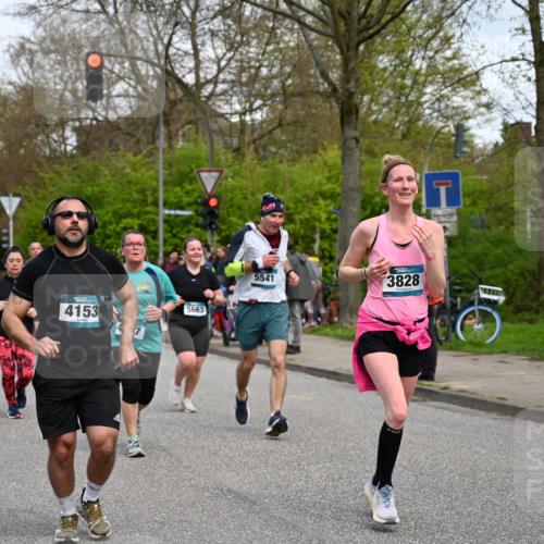 12.04.2026 - 45. Internationalen Wilhelmsburger Insellauf J. Mangold http://msf.ph/oto/9516380 12.04.2026 13:18:11 Ziel 4202, 5836, 2759, 4487, 2833, 3879, 3630, 5714, 4213, 2516, 2517, 4031, 3694, 2018, 2961, 3248, 2570, 2573, 3277, 3828, 4948, 5488, 5663, 4727, 5541, 4153, 3528, 3527, 4400, 4403, 4556, 4626, 2019, 3940, 3482, 3524, 2572 meine-sportfotos.de
