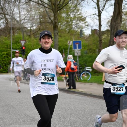 12.04.2026 - 45. Internationalen Wilhelmsburger Insellauf J. Mangold http://msf.ph/oto/9516438 12.04.2026 13:18:18 Ziel 3879, 3630, 5714, 4213, 2516, 2517, 4031, 3694, 2018, 2961, 3248, 2570, 2573, 3277, 3828, 4948, 5488, 5663, 4727, 5541, 4153, 3528, 3527, 4400, 4403, 4556, 4626, 2019, 3940, 3482, 3524, 2572, 3587, 4734, 2061 meine-sportfotos.de