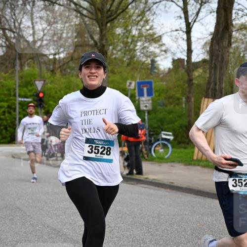 12.04.2026 - 45. Internationalen Wilhelmsburger Insellauf J. Mangold http://msf.ph/oto/9516439 12.04.2026 13:18:18 Ziel 3879, 3630, 5714, 4213, 2516, 2517, 4031, 3694, 2018, 2961, 3248, 2570, 2573, 3277, 3828, 4948, 5488, 5663, 4727, 5541, 4153, 3528, 3527, 4400, 4403, 4556, 4626, 2019, 3940, 3482, 3524, 2572, 3587, 4734, 2061 meine-sportfotos.de
