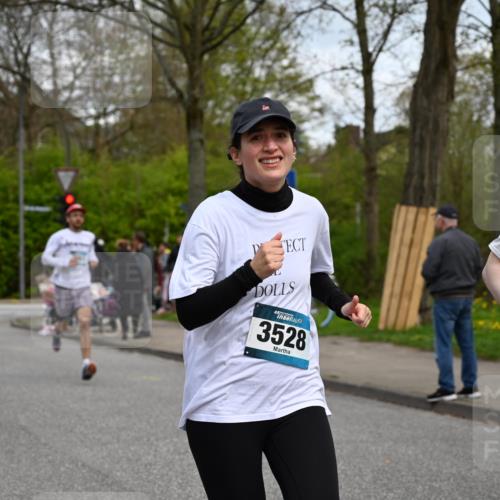 12.04.2026 - 45. Internationalen Wilhelmsburger Insellauf J. Mangold http://msf.ph/oto/9516442 12.04.2026 13:18:19 Ziel 3879, 3630, 5714, 4213, 2516, 2517, 4031, 3694, 2018, 2961, 3248, 2570, 2573, 3277, 3828, 4948, 5488, 5663, 4727, 5541, 4153, 4727, 5541, 4153, 3528, 3527, 4400, 4403, 4556, 4626, 2019, 3940, 3482, 3524, 2572, 3587, 4734, 2061 meine-sportfotos.de