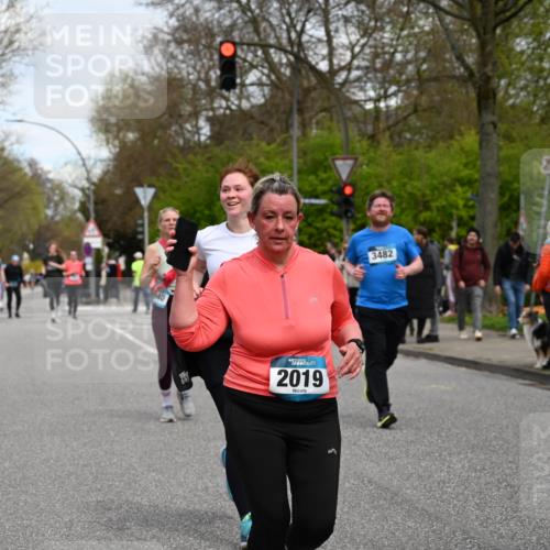 12.04.2026 - 45. Internationalen Wilhelmsburger Insellauf J. Mangold http://msf.ph/oto/9516462 12.04.2026 13:18:22 Ziel 3630, 5714, 4213, 2516, 2517, 4031, 3694, 2018, 2961, 3248, 2570, 2573, 3277, 3828, 4948, 5488, 5663, 4727, 5541, 4153, 3528, 3527, 4400, 4403, 4556, 4626, 2019, 3940, 3482, 3524, 3524, 2572, 3587, 4734, 2061, 4020 meine-sportfotos.de