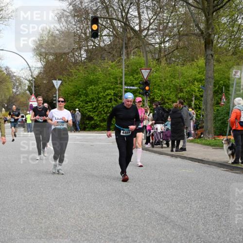 12.04.2026 - 45. Internationalen Wilhelmsburger Insellauf J. Mangold http://msf.ph/oto/9516511 12.04.2026 13:18:39 Ziel 3828, 4948, 5488, 5663, 4727, 5541, 4153, 3528, 3527, 4400, 4403, 4556, 4626, 2019, 3940, 3482, 3524, 2572, 3587, 4734, 2061, 4020, 5849, 4639, 3809, 4660, 2174, 5019, 4543, 4793, 5786, 4112, 3071 meine-sportfotos.de