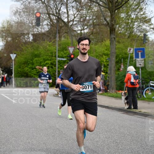 12.04.2026 - 45. Internationalen Wilhelmsburger Insellauf J. Mangold http://msf.ph/oto/9516561 12.04.2026 13:19:05 Ziel 2061, 4020, 5849, 4639, 3809, 4660, 2174, 5019, 4543, 4793, 5786, 4112, 3071, 2027, 5007, 4594, 4984, 3927, 3193, 4469, 5327, 3125, 4518, 5778, 2799, 4972, 3265 meine-sportfotos.de