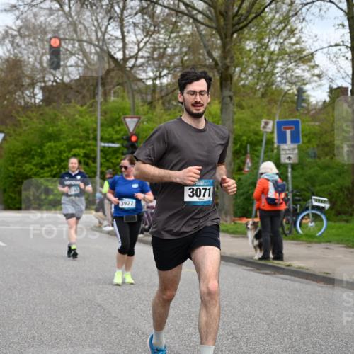 12.04.2026 - 45. Internationalen Wilhelmsburger Insellauf J. Mangold http://msf.ph/oto/9516563 12.04.2026 13:19:05 Ziel 2061, 4020, 5849, 4639, 3809, 4660, 2174, 5019, 4543, 4793, 5786, 4112, 3071, 2027, 5007, 4594, 4984, 3927, 3193, 4469, 5327, 3125, 4518, 5778, 2799, 4972, 3265 meine-sportfotos.de