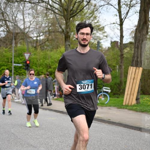 12.04.2026 - 45. Internationalen Wilhelmsburger Insellauf J. Mangold http://msf.ph/oto/9516567 12.04.2026 13:19:06 Ziel 2061, 4020, 5849, 4639, 3809, 4660, 2174, 5019, 4543, 4793, 5786, 4112, 3071, 2027, 2027, 5007, 4594, 4984, 3927, 3193, 4469, 5327, 3125, 5327, 3125, 4518, 5778, 2799, 4972, 3265 meine-sportfotos.de