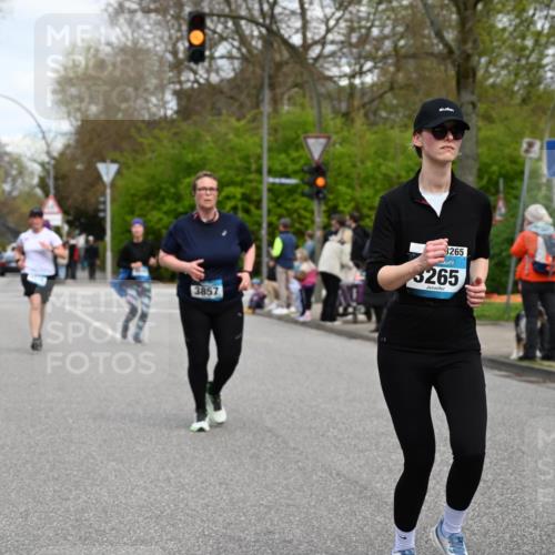 12.04.2026 - 45. Internationalen Wilhelmsburger Insellauf J. Mangold http://msf.ph/oto/9516658 12.04.2026 13:19:23 Ziel 3071, 2027, 5007, 4594, 4984, 3927, 3193, 4469, 5327, 3125, 4518, 5778, 2799, 2799, 4972, 3265, 5003, 3857, 2946, 2946, 4905, 4274, 2534, 4936, 2366, 3655 meine-sportfotos.de