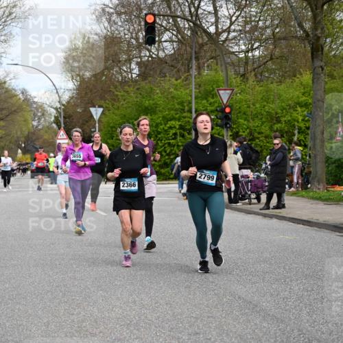 12.04.2026 - 45. Internationalen Wilhelmsburger Insellauf J. Mangold http://msf.ph/oto/9516689 12.04.2026 13:19:31 Ziel 2027, 5007, 4594, 4984, 3927, 3193, 4469, 5327, 3125, 4518, 5778, 2799, 4972, 3265, 5003, 3857, 2946, 4905, 4274, 2534, 4936, 2366, 3655, 2261, 2264, 3448, 3449, 2894, 2888 meine-sportfotos.de